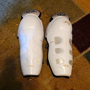 Youth 9" ice hockey shin pads